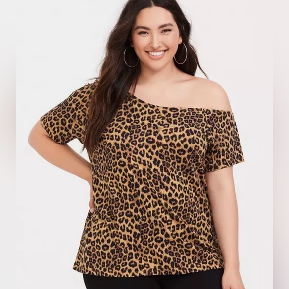 torrid Tops - Torrid Leopard Print Short Sleeve Off The Shoulder Top Size 1 Chic Sexy